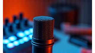 Micrófono de estudio y almohadilla de batería de ritmo