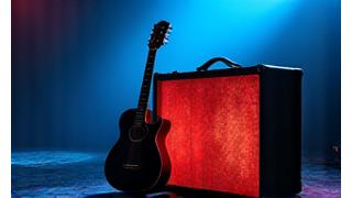 Guitarra eléctrica y amplificador en el escenario
